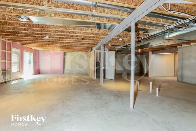 Building Photo - 304 Country Trail Dr