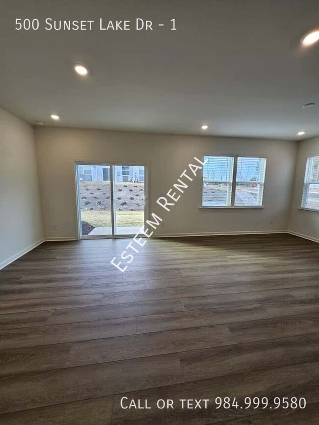 Building Photo - 500 Lake Dr