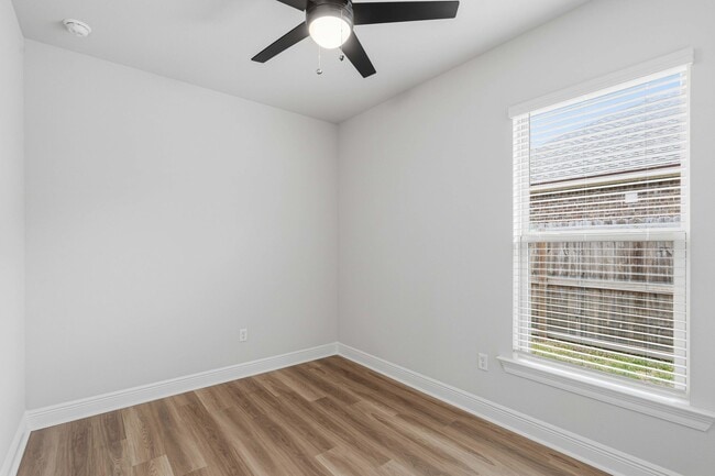 Building Photo - 4630 Jayhawk Dr