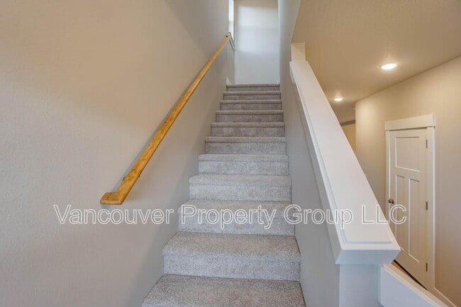 Building Photo - 313 E Caribou Ct