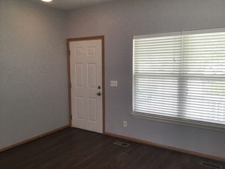 Building Photo - 21343 Earhart Ct