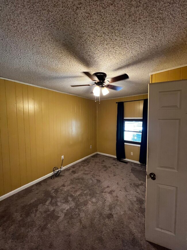 Building Photo - 347 N Pine St