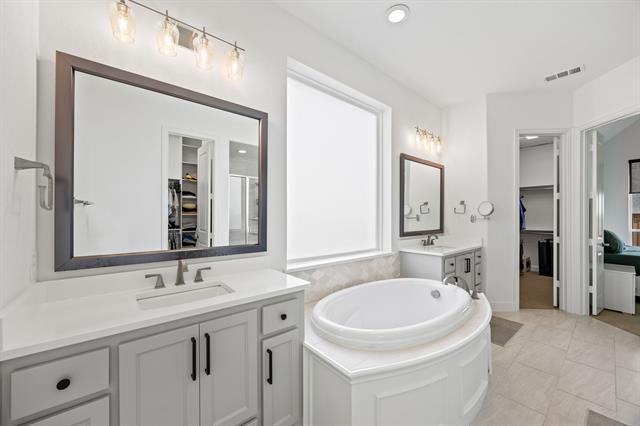 Building Photo - 4411 Silver Spur Dr