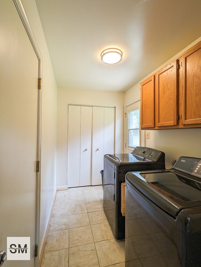 Building Photo - 7904 Birdsong Dr