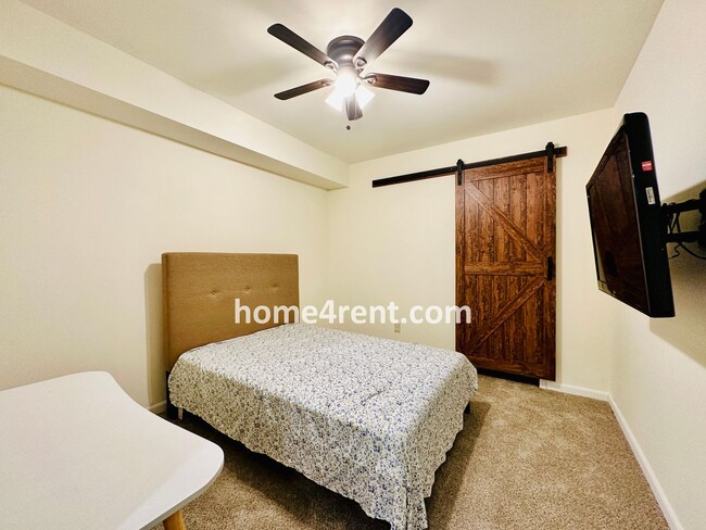 Building Photo - Beautiful Four Bedroom Home in a Quiet Neighborhood w/ an Updated Kitchen, Wood Floors, and a Fin...