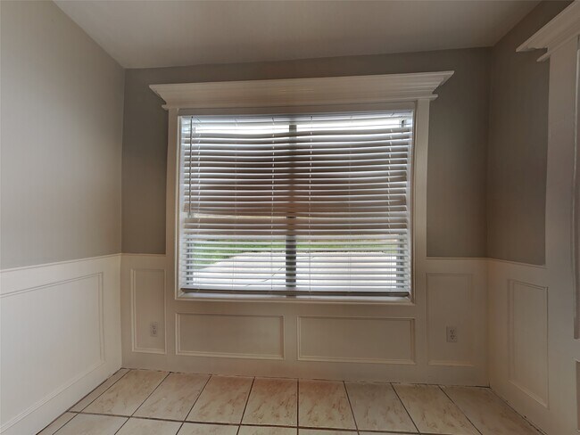 Building Photo - 427 Remington Creek Dr