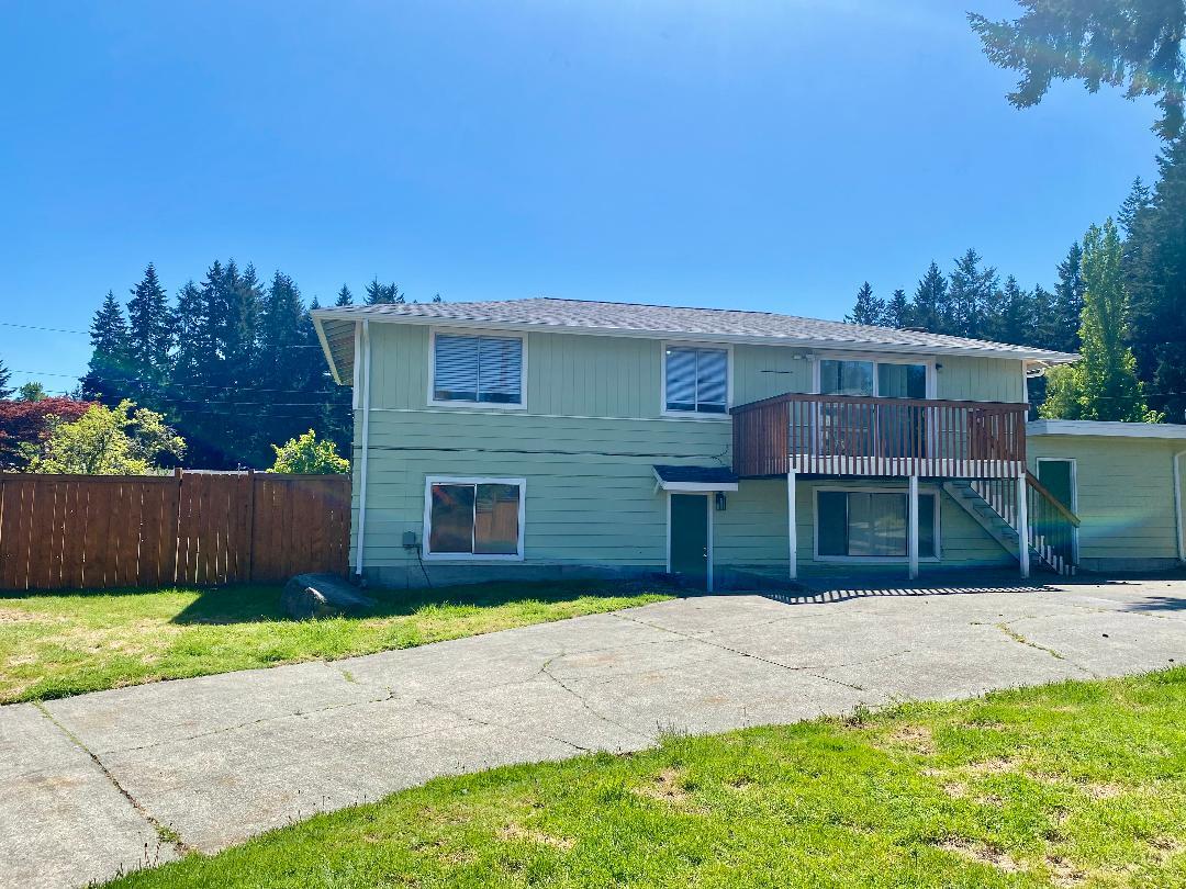 Building Photo - 2311 Oak Dr