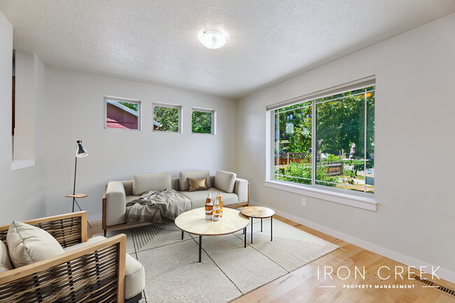 Building Photo - Each Bedroom has Private Full Bath