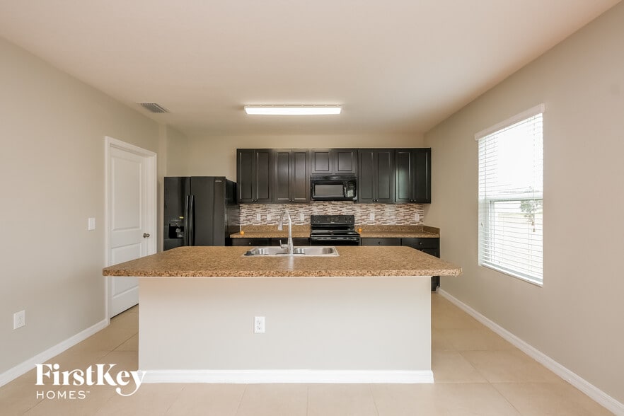 Building Photo - 36146 Carriage Pine Ct