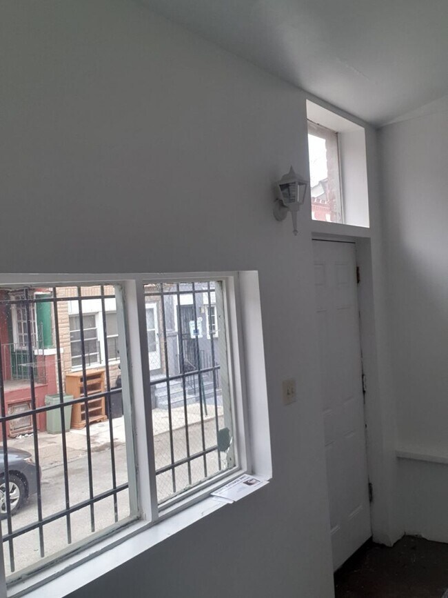 Building Photo - 1340 S Markoe St