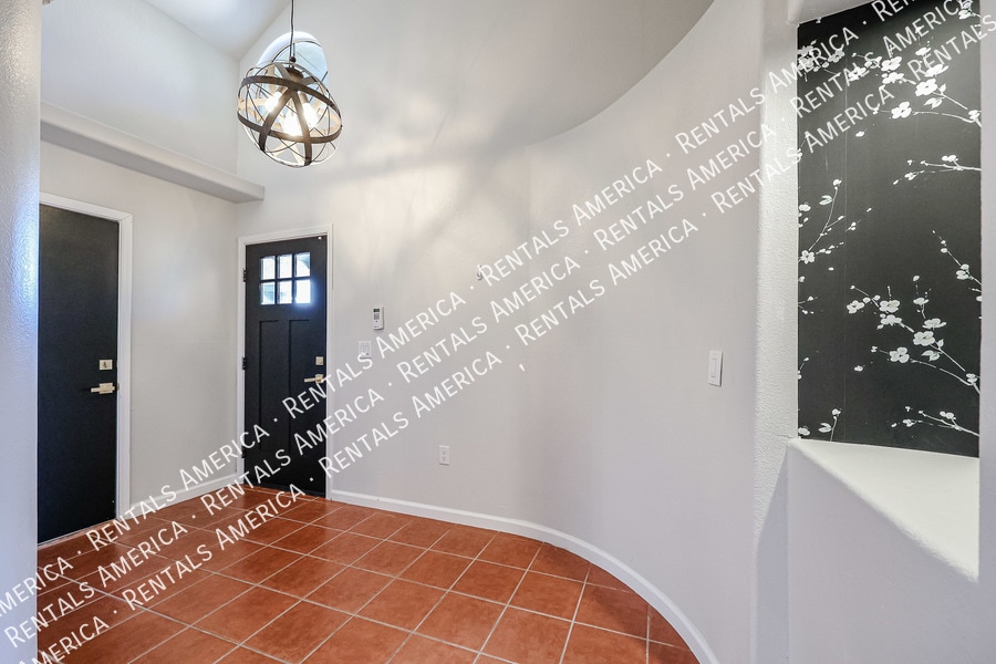 Building Photo - 1413 N Oak St