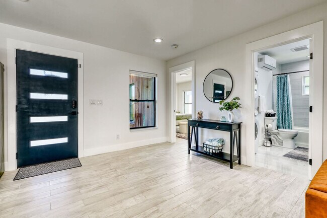 Building Photo - 106 Playmore Dr