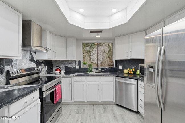 Building Photo - 18002 N 12th St