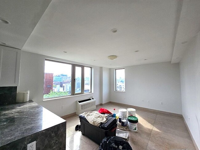 Building Photo - "Spacious 2-Bed Oasis with 2 Baths in the Heart of Astoria – 990 Sq Ft of Comfort!"