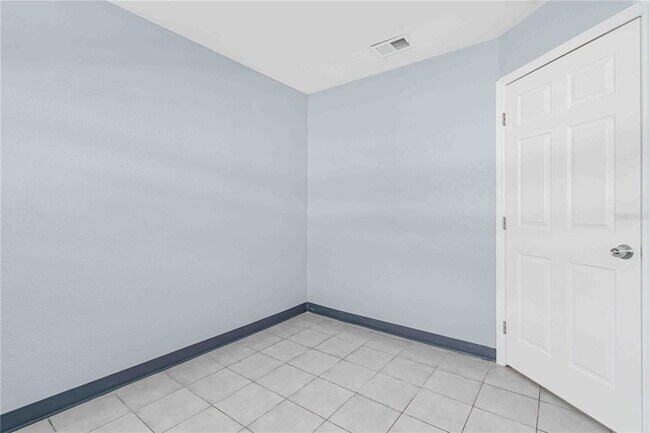 Building Photo - 140 112th Ave N