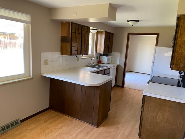 eat in kitchen - 2401 Dotsero Ave