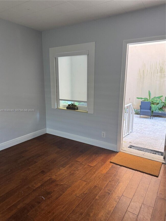 Building Photo - 323 New Mexico St