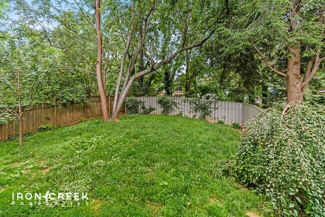 Building Photo - 54 Branning St