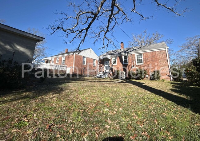 Building Photo - West Columbia Home