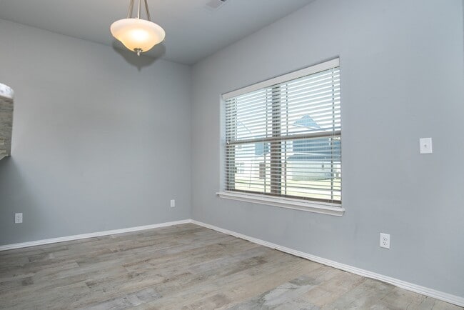 Building Photo - 1324 N Corsica Dr
