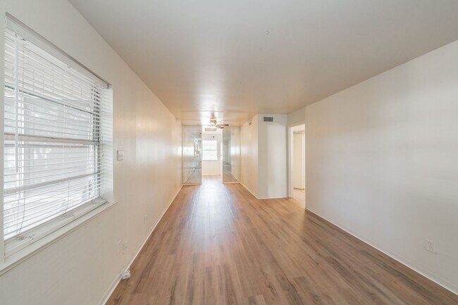 Building Photo - Updated Two Bedroom and One and Half Bathrooms apartment upstairs in the Cultural District!