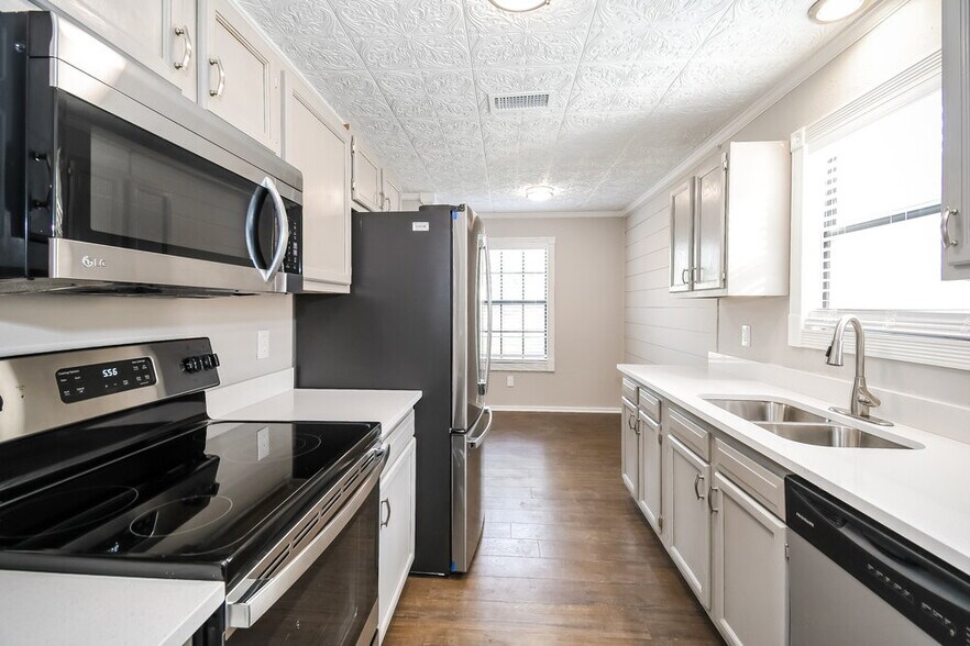 Building Photo - 1283 Independence Dr