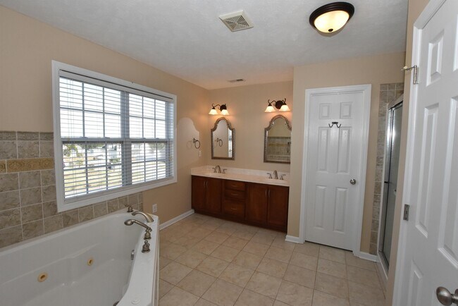 Building Photo - 60 Scranton Ct