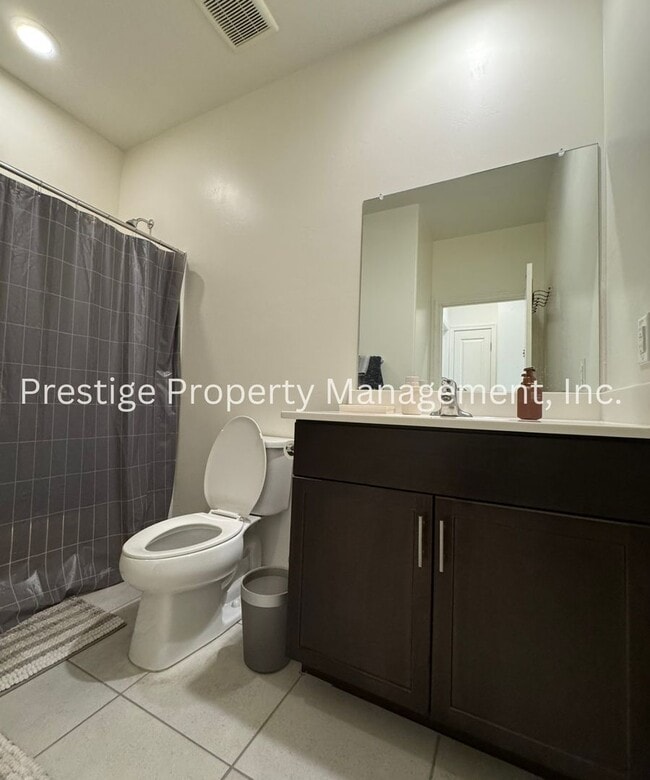 Building Photo - 3/2 Lovely Southwest Home With an Open Layout