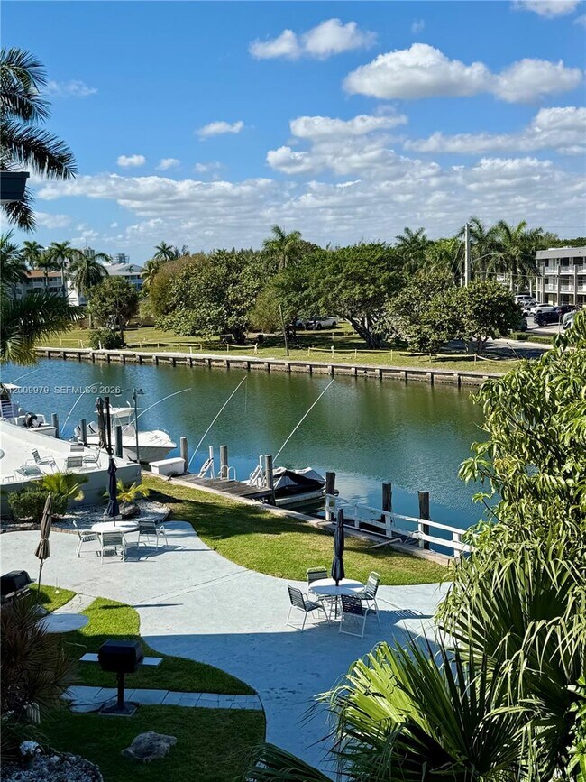 Building Photo - 467 Golden Isles Dr