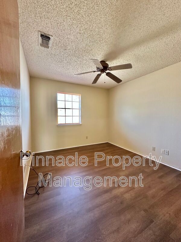 Building Photo - 5818 Davenport Dr