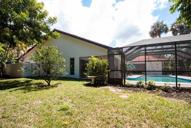Building Photo - Newly Renovated 3 Bedroom Pool Home in Des...