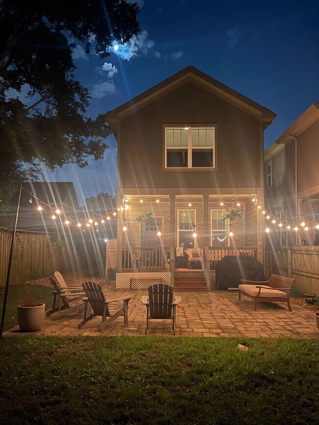 Building Photo - Great 3 bedroom / 2.5 bath Home in East Na...