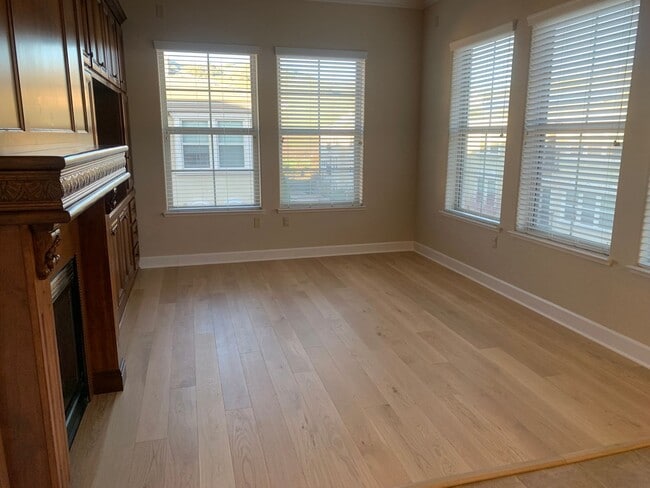 Building Photo - Luxurious Belvedere Condo Available Now!