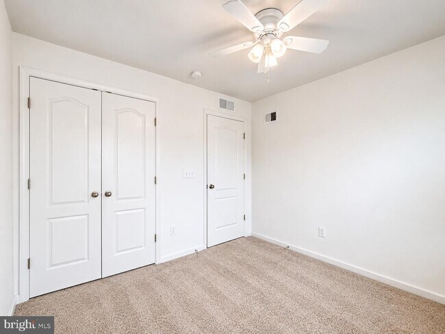 Building Photo - 4811 Hicks Dr