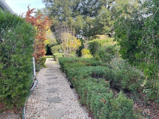 Building Photo - 2234 Oakvale Rd