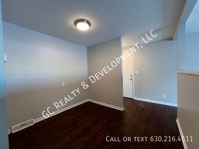 Building Photo - *** UPDATED UNITS / 2 BDRM / W&D IN BUILDI...