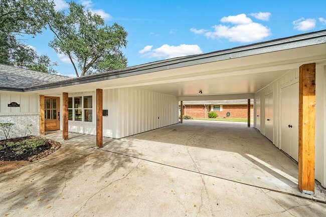 Building Photo - 5123 Willowbend Blvd