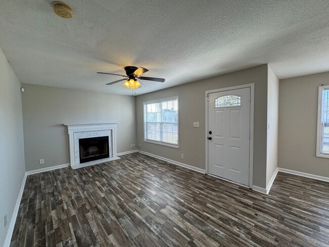 Building Photo - Beautiful Single Family Home