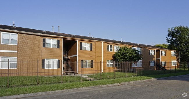 Building Photo - St James Apartments on Preston Place