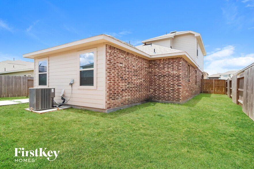 Building Photo - 9207 Penfield Dr