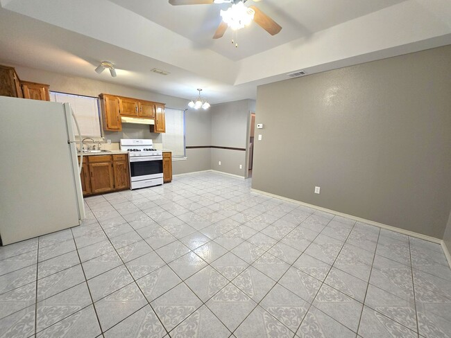 Building Photo - COZY 2BD/1.5BTH/1GAR home in Harlingen at an affordable price!