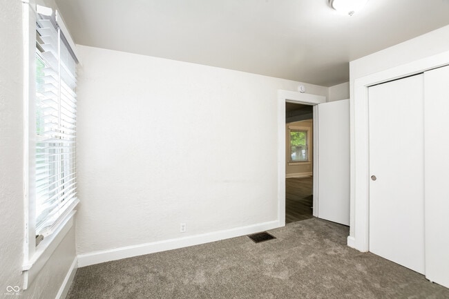 Building Photo - 935 N Gibson Ave