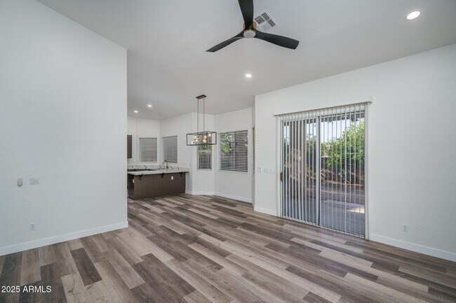 Building Photo - 4609 E Pinnacle Vista Dr