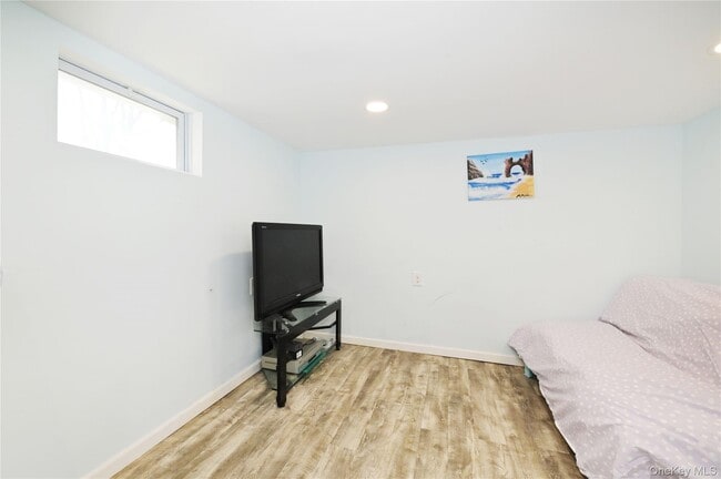 Building Photo - 3485 Riverside Dr