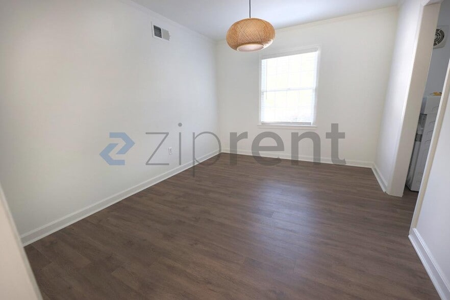 Building Photo - Unit 1