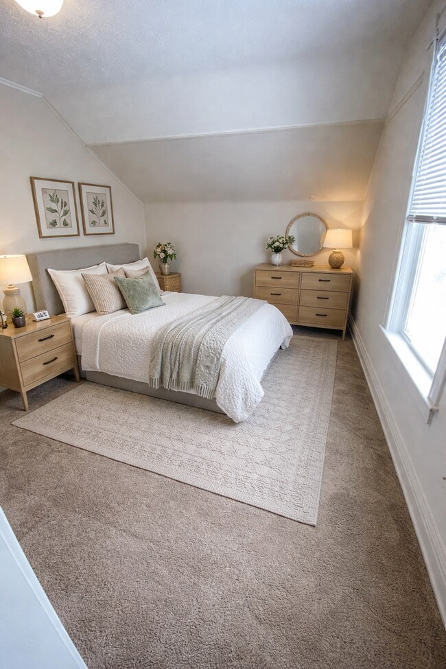 Building Photo - Available Now -  3 Bed 1 Bath Home!