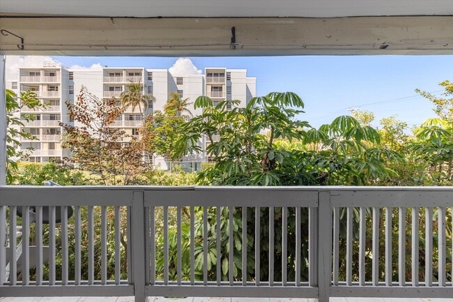 Building Photo - Spacious 3 Bedroom Townhome Available Now!