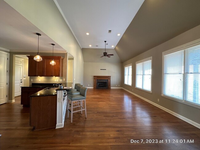 Building Photo - 4 Bedroom/3 bath home in Lakeland Now Avai...