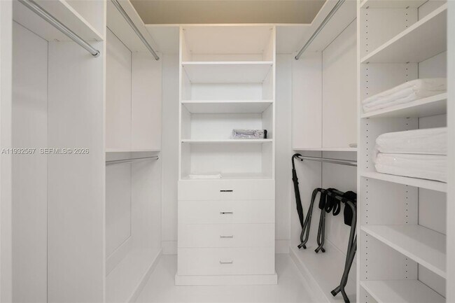 Building Photo - 600 NE 27th St