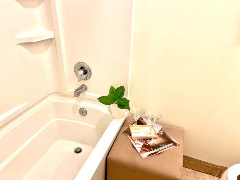 Building Photo - 1855 Diamond St